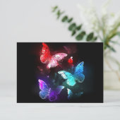 Drie golvende Butterflies op nachtachtergrond Aankondiging (Staand voorkant)