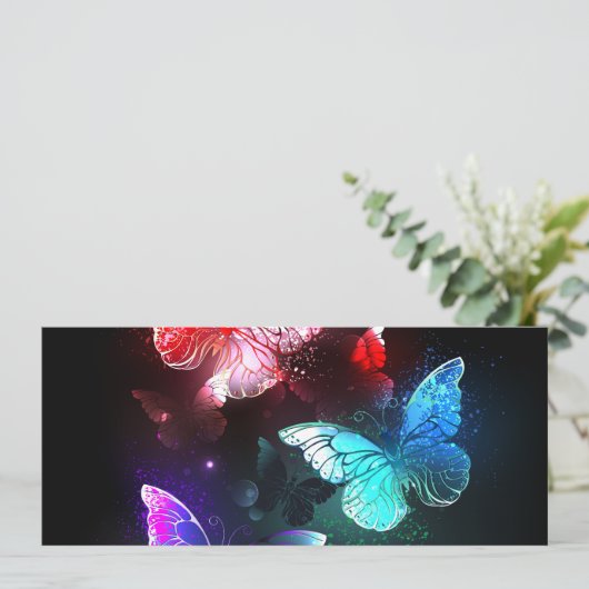 Drie golvende Butterflies op nachtachtergrond Aankondiging (Staand voorkant)