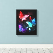 Drie golvende Butterflies op nachtachtergrond Canvas Afdruk (Insitu (Houten vloer))