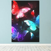 Drie golvende Butterflies op nachtachtergrond Canvas Afdruk (Insitu (Houten vloer))
