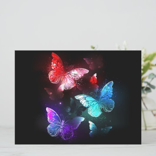 Drie golvende Butterflies op nachtachtergrond Feestdagenkaart (Staand voorkant)