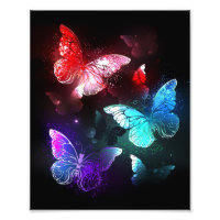 Drie golvende Butterflies op nachtachtergrond