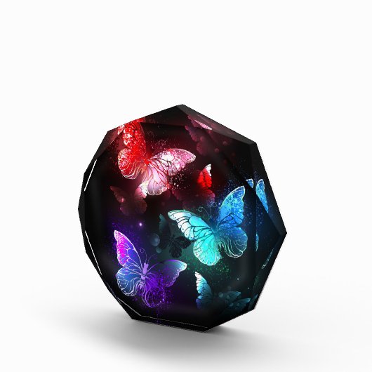 Drie golvende Butterflies op nachtachtergrond Fotoblokken (Rechts)