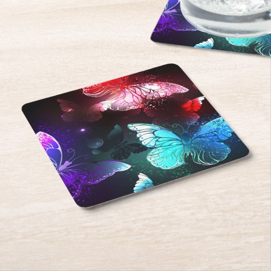 Drie golvende Butterflies op nachtachtergrond Kartonnen Onderzetters (Schuin)