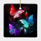 Drie golvende Butterflies op nachtachtergrond Keramisch Ornament (Achterkant)
