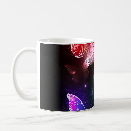 Drie golvende Butterflies op nachtachtergrond Koffiemok (Links)