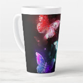 Drie golvende Butterflies op nachtachtergrond Latte Mok (Linkerhoek)