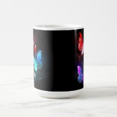 Drie golvende Butterflies op nachtachtergrond Magische Mok (Midden)