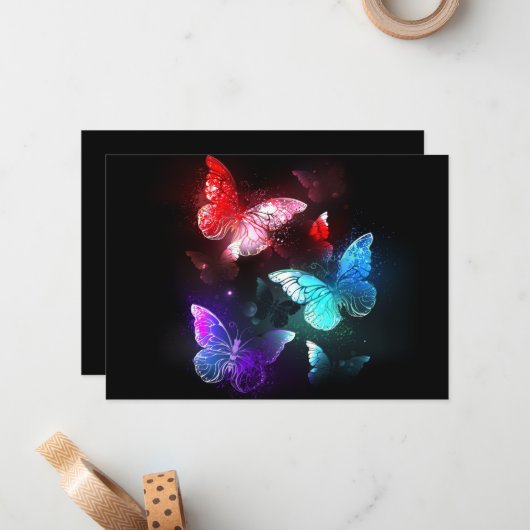 Drie golvende Butterflies op nachtachtergrond Notitiekaartje (Voorkant / Achterkant in situ)