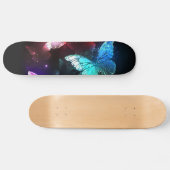 Drie golvende Butterflies op nachtachtergrond Persoonlijk Skateboard (Horizontaal)