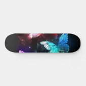 Drie golvende Butterflies op nachtachtergrond Persoonlijk Skateboard (Horizontaal)