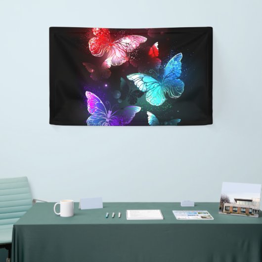 Drie golvende Butterflies op nachtachtergrond Spandoek (Beurs)