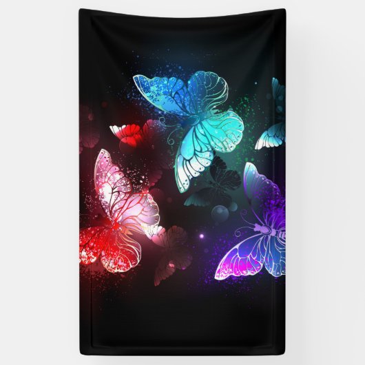 Drie golvende Butterflies op nachtachtergrond Spandoek (Verticaal)