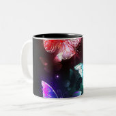 Drie golvende Butterflies op nachtachtergrond Tweekleurige Koffiemok (Voorkant links)