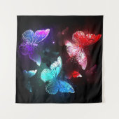 Drie golvende Butterflies op nachtachtergrond Wandkleed (Voorkant (horizontaal))