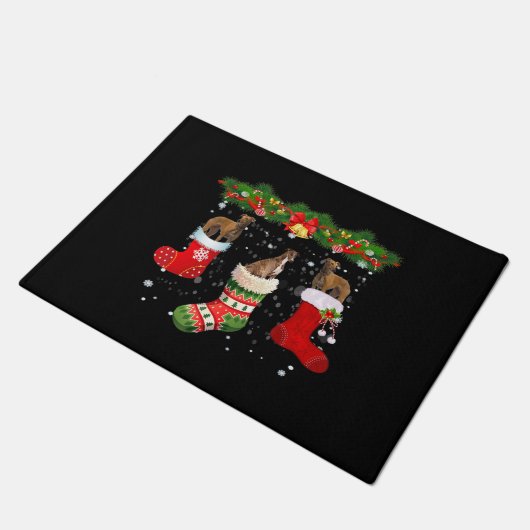 Drie Greyhound Dog in Sock-kerstkerstkerstkerstker Deurmat (Schuin)