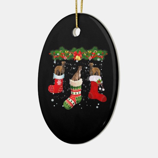 Drie Greyhound Dog in Sock-kerstkerstkerstkerstker Keramisch Ornament (Links)