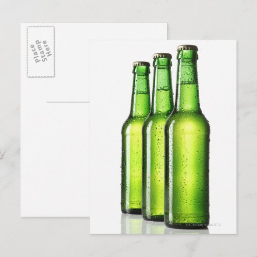 Drie groene flessen bier op witte achtergrond, briefkaart (Voorkant / Achterkant)