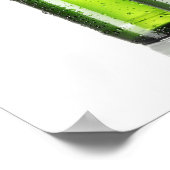 Drie groene flessen bier op witte achtergrond, poster (Hoek)