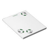 Drie groene grijze voetballen gepersonaliseerd notitieblok (Schuin)