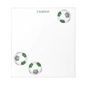 Drie groene grijze voetballen gepersonaliseerd notitieblok (Voorkant)