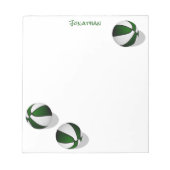 Drie groene witte basketballen aangepaste naam notitieblok (Voorkant)
