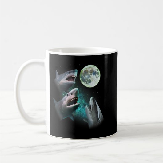 Drie grote witte haaienhowl bij Moon 3 Wolfs Funn Koffiemok (Links)