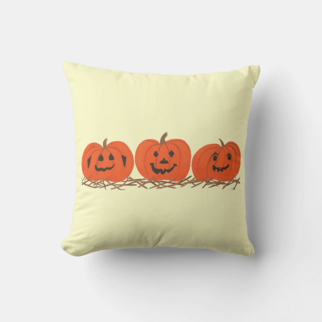 Drie Happy Pumpkins in Hay Halloween Pillow Kussen (Voorkant)