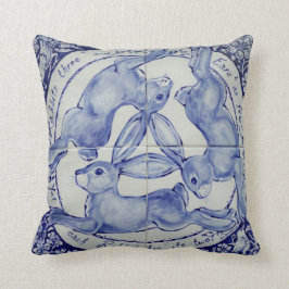 Drie Hares Rabbit Blue en White Medallion Bird Kussen