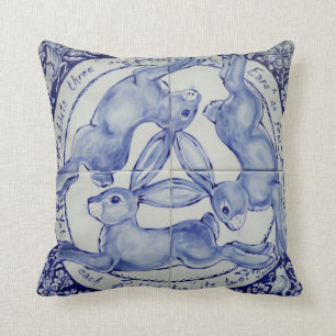 Drie Hares Rabbit Blue en White Medallion Bird Kussen