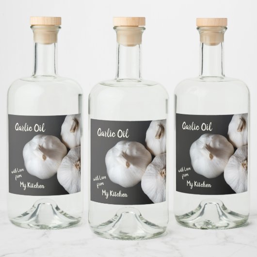 Drie hele handschoenen Witte knoflookfles Etiket (Flessen)