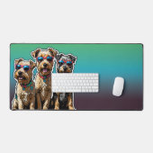 Drie honden met zonnebril Desk Mat (Keyboard & Muis)