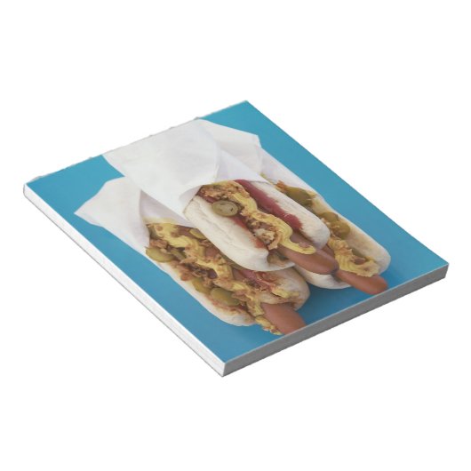 Drie hotdogs in bundels notitieblok (Schuin)