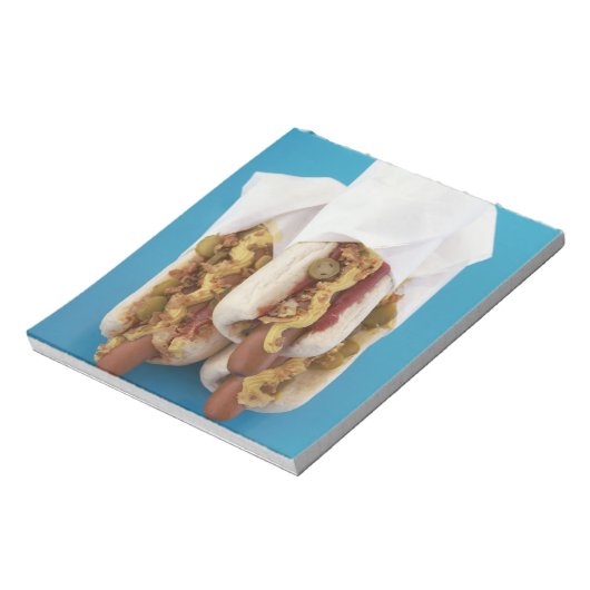 Drie hotdogs in bundels notitieblok (Linkerzijde)