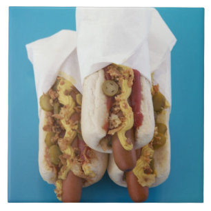 Drie hotdogs in bundels tegeltje
