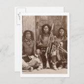 Drie Indische Braves, gefotografeerd door de Royal Briefkaart (Voorkant / Achterkant)