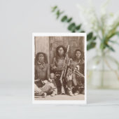 Drie Indische Braves, gefotografeerd door de Royal Briefkaart (Staand voorkant)