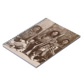 Drie Indische Braves, gefotografeerd door de Royal Notitieboek (Linkerzijde)