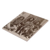 Drie Indische Braves, gefotografeerd door de Royal Tegeltje (Zijkant)