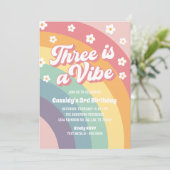 Drie is een Vibe 70s Rainbow Daisy 3e verjaardag Kaart (Staand voorkant)