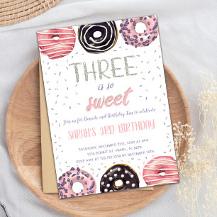 Drie is Sweet Donut Birthday-uitnodigingen Kaart