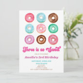 Drie is zo lief donut 3e verjaardagsfeest kaart (Staand voorkant)