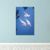 Drie Japanse koivissen in vijver Canvas Afdruk (Insitu (Houten vloer))