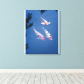 Drie Japanse koivissen in vijver Canvas Afdruk (Insitu (Houten vloer))