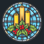 Drie kaarsen met Holly Christmas Glas in lood Ronde Sticker<br><div class="desc">Een drie-eenheid van kaarsen met hulst in een levendig glas in lood ontwerp om uw huis op te fleuren.</div>