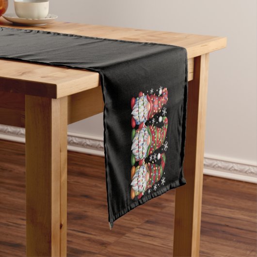 Drie Kabouters Buffalo Plaid Rode Kerst Korte Tafelloper (Voorbeeld)