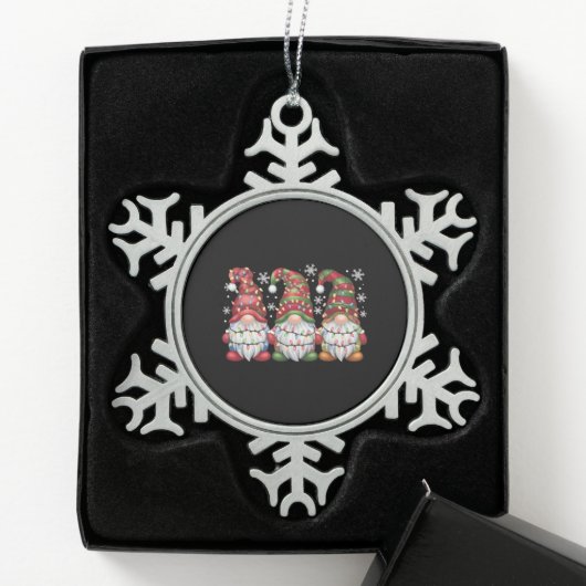 Drie Kabouters Buffalo Plaid Rode Kerst Tin Sneeuwvlok Ornament (Kistje)