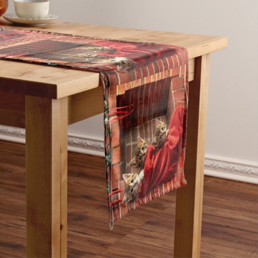 Drie katjes in een Kerstsok Tafel Runner Medium Tafelloper (Voorbeeld)