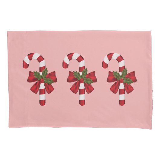 Drie kerstsnoepjes op lichtroze kussensloop (Voorkant-Links)