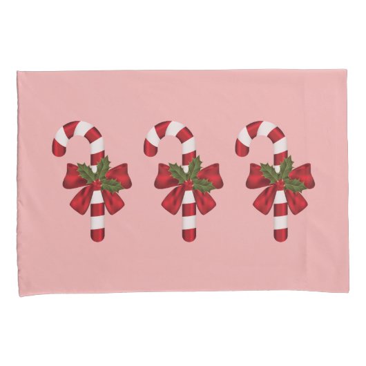 Drie kerstsnoepjes op lichtroze kussensloop (Voorkant-Rechts)